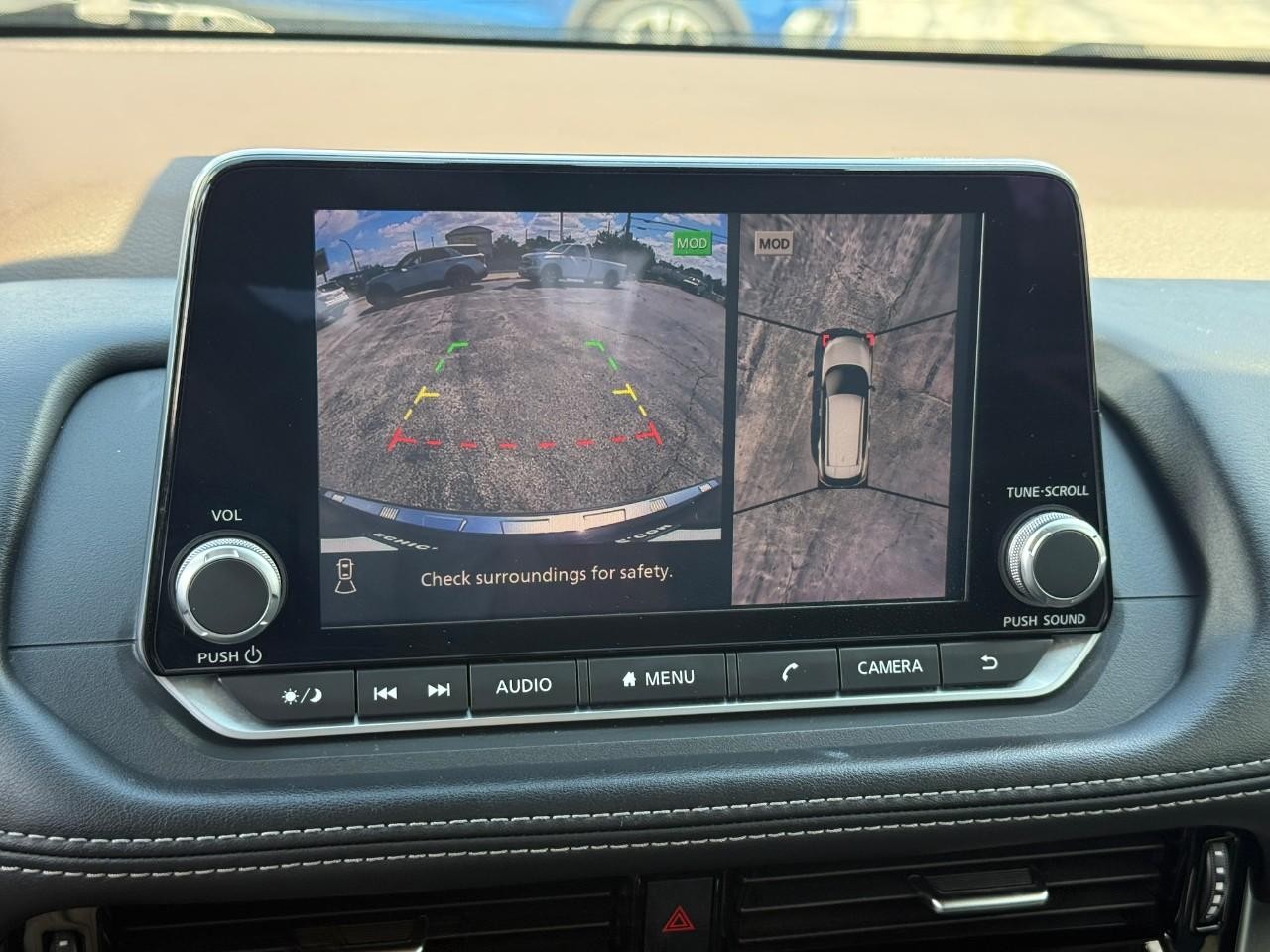 Nissan Rogue Vehicle Full-screen Gallery Image 24