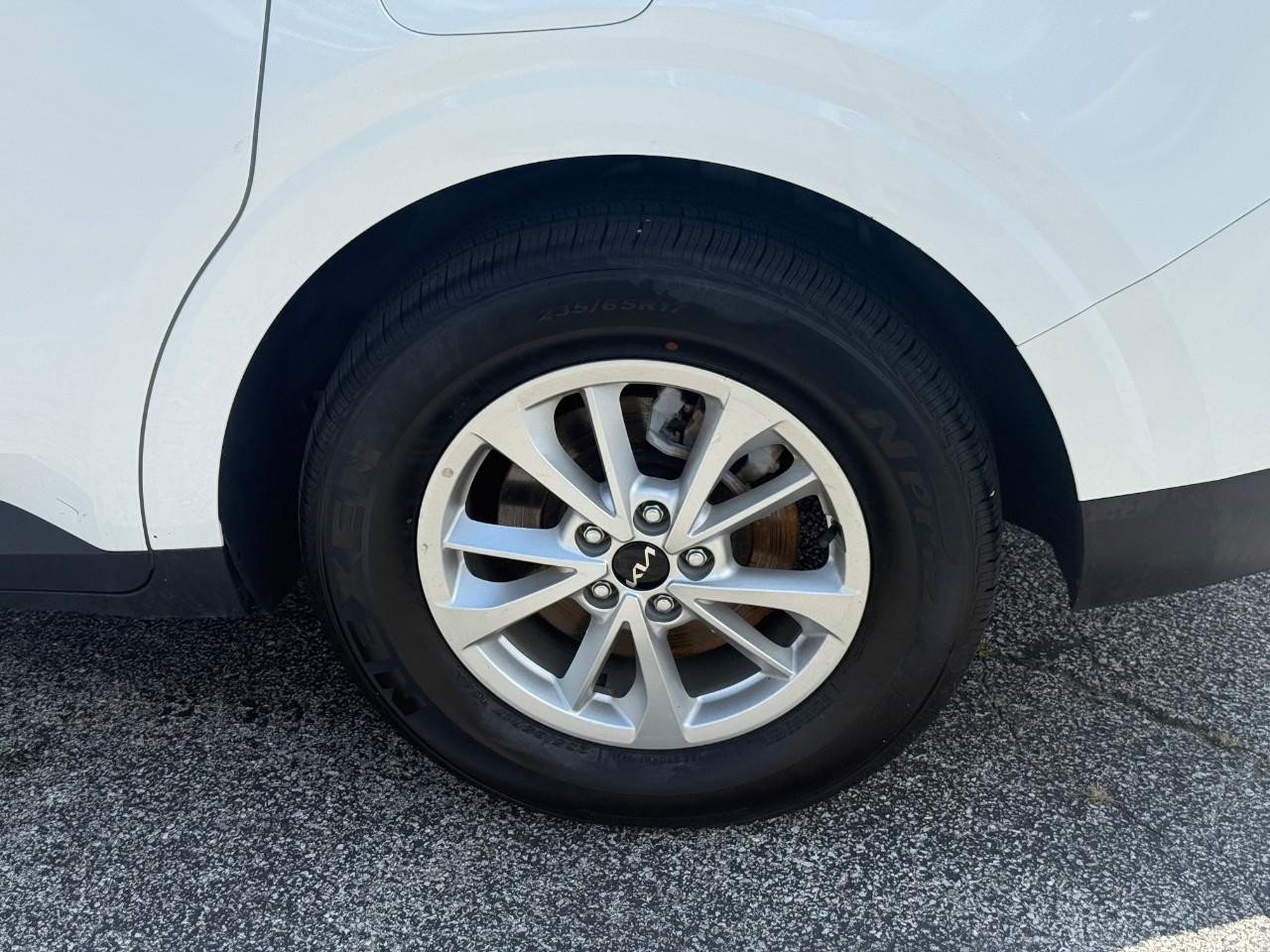 Kia Carnival Vehicle Full-screen Gallery Image 06