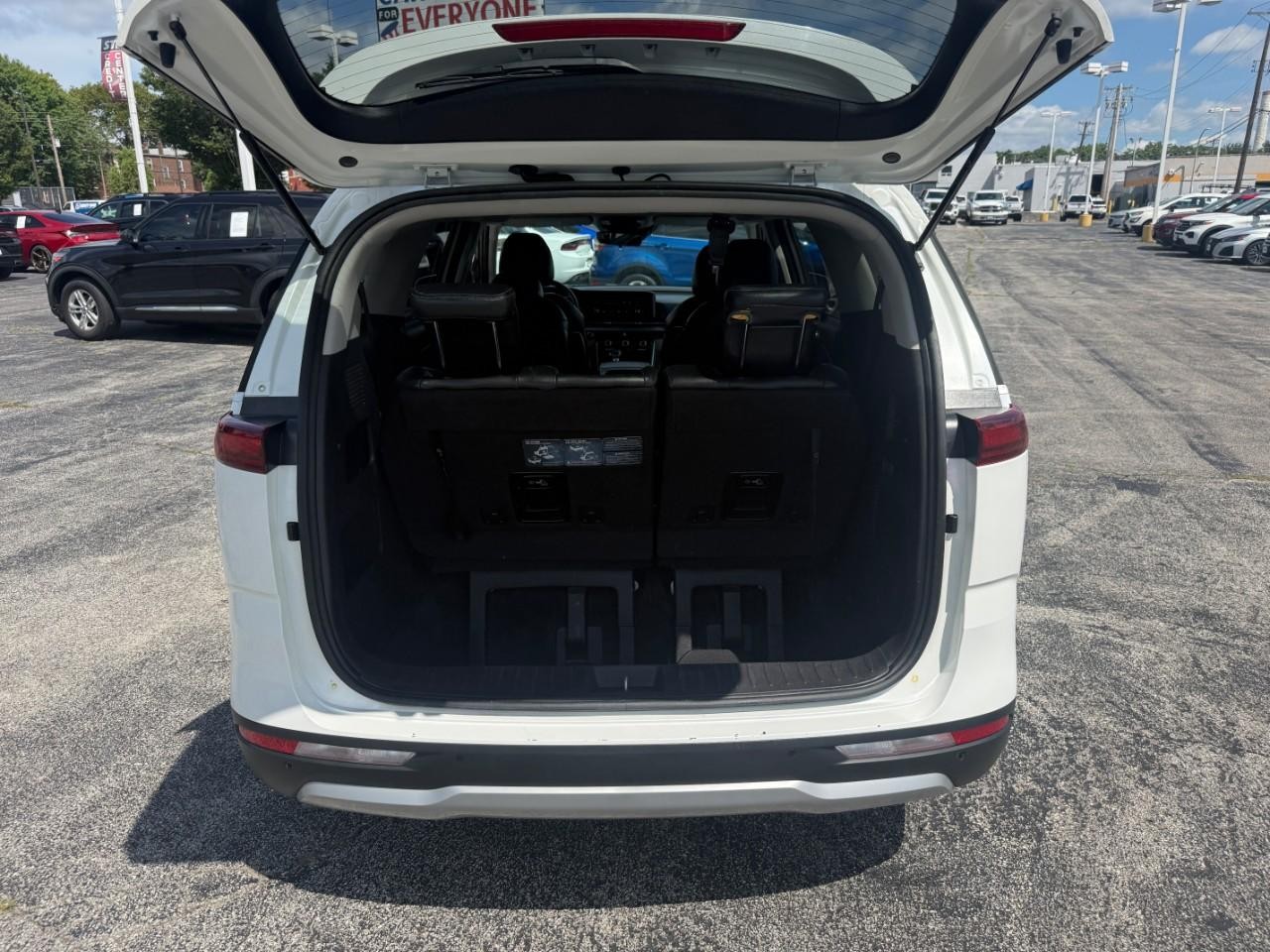 Kia Carnival Vehicle Full-screen Gallery Image 07