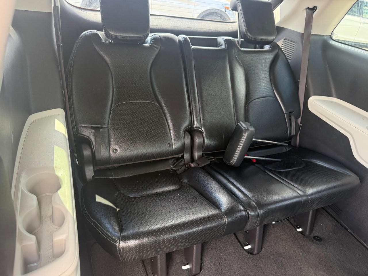 Kia Carnival Vehicle Full-screen Gallery Image 11