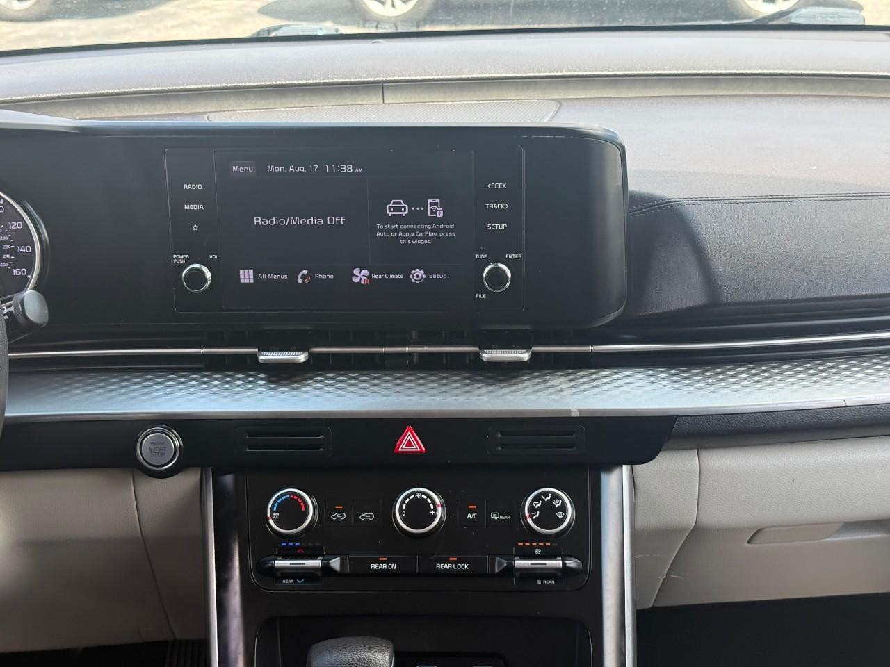 Kia Carnival Vehicle Full-screen Gallery Image 14