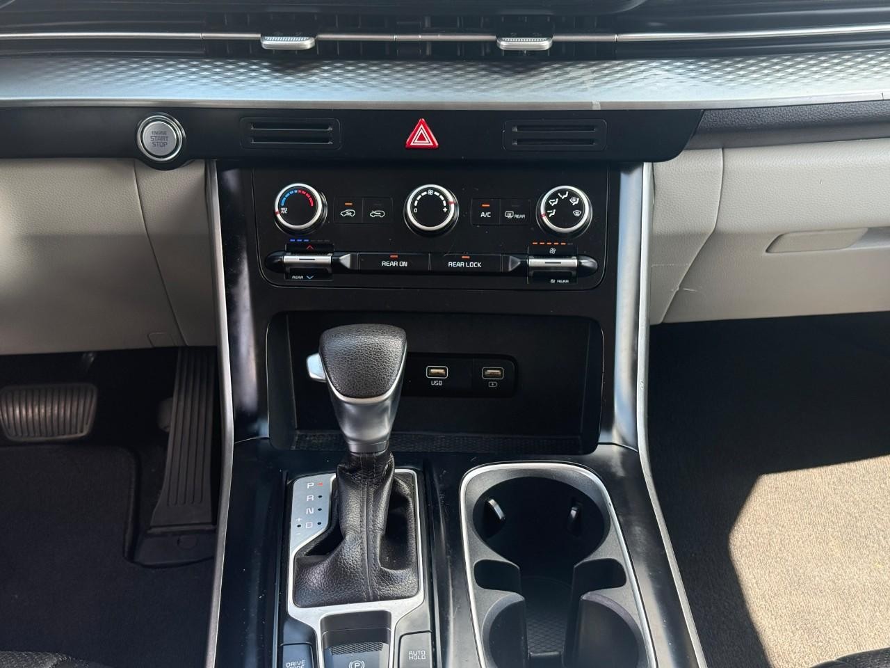 Kia Carnival Vehicle Full-screen Gallery Image 15