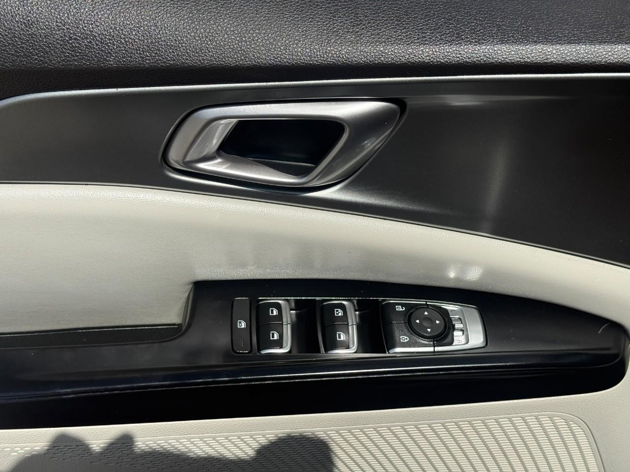 Kia Carnival Vehicle Full-screen Gallery Image 16