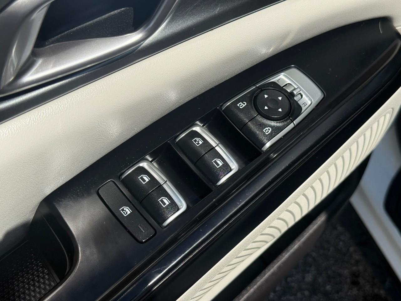 Kia Carnival Vehicle Full-screen Gallery Image 17
