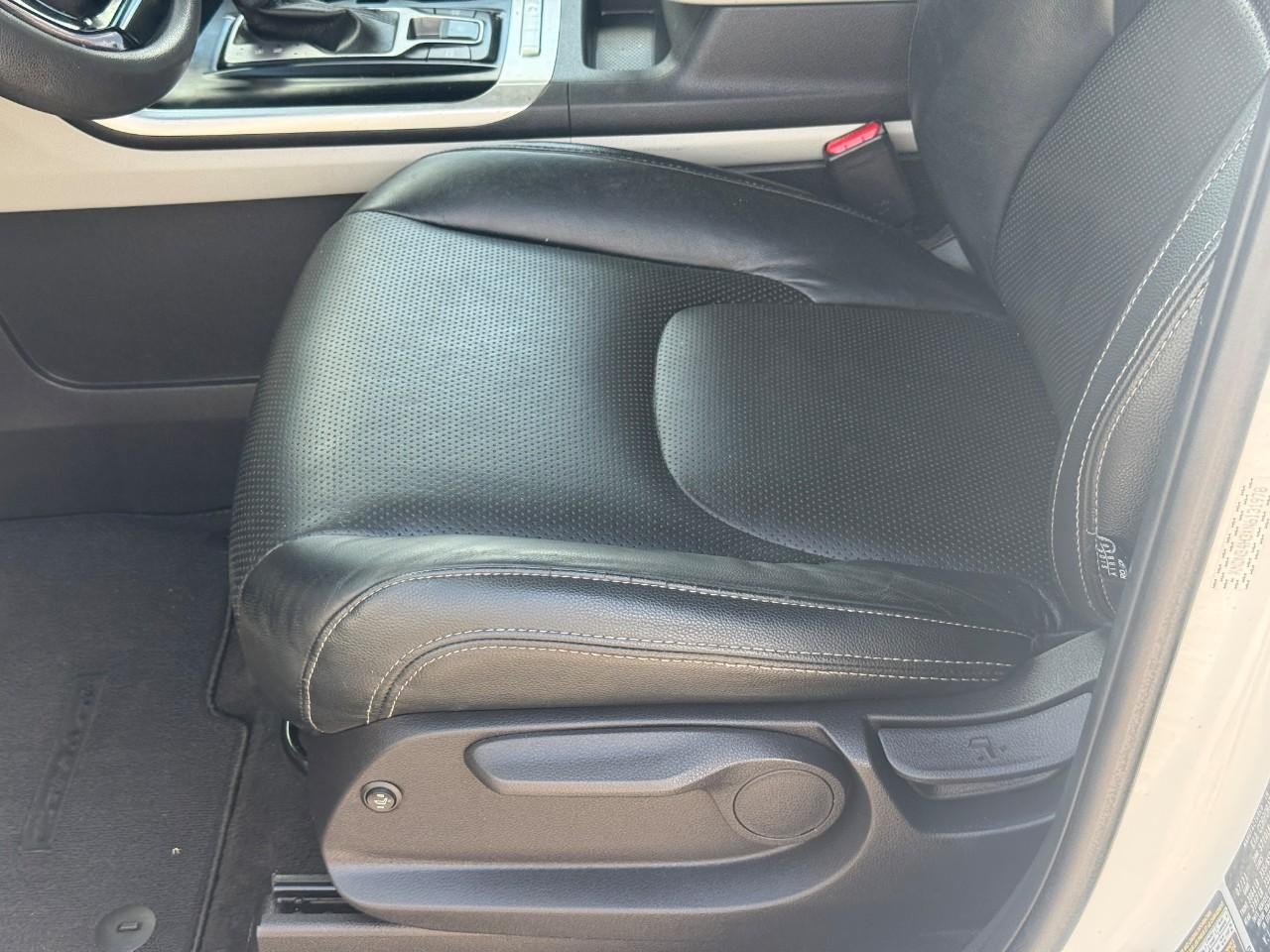 Kia Carnival Vehicle Full-screen Gallery Image 18