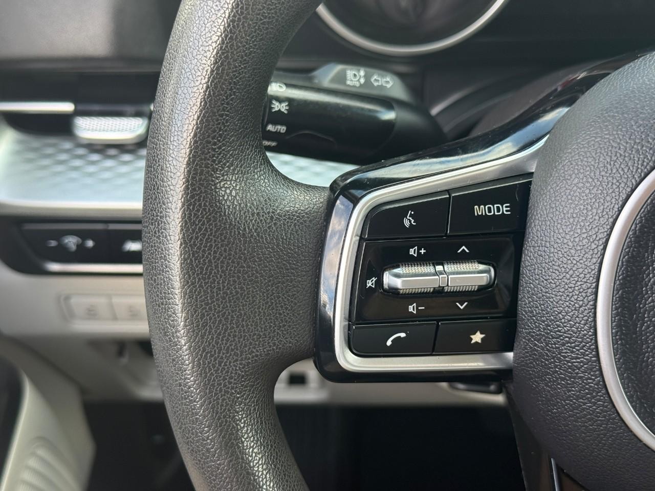 Kia Carnival Vehicle Full-screen Gallery Image 20
