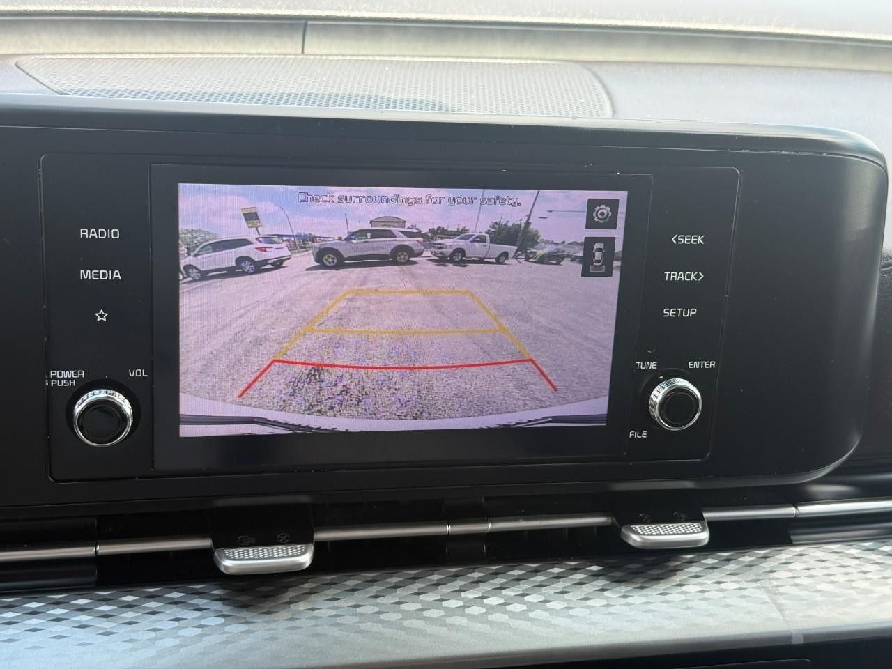 Kia Carnival Vehicle Full-screen Gallery Image 24