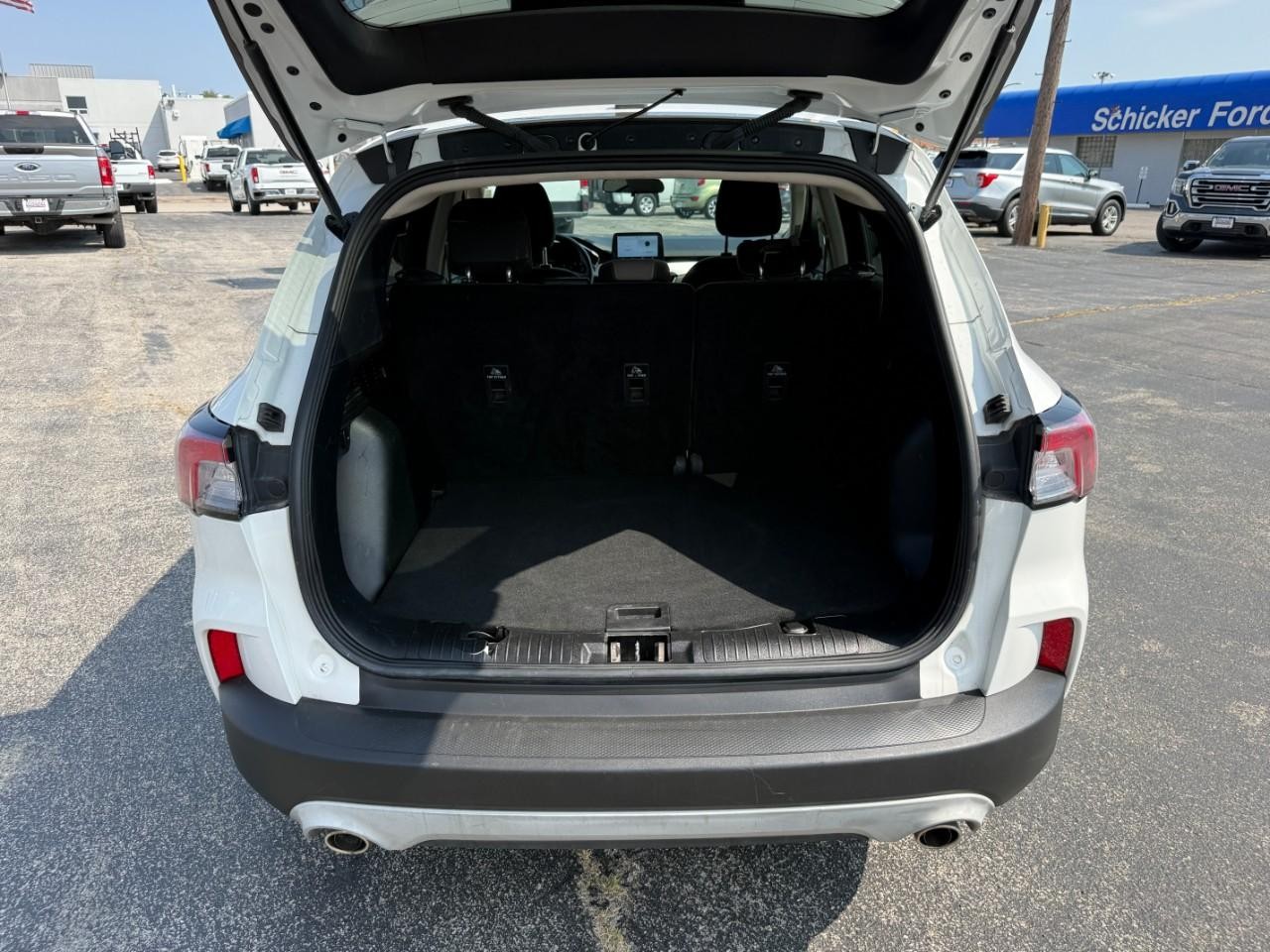 Ford Escape Vehicle Full-screen Gallery Image 07
