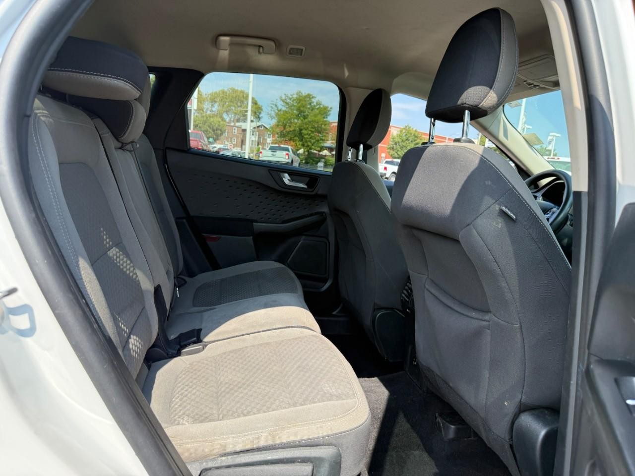 Ford Escape Vehicle Full-screen Gallery Image 10
