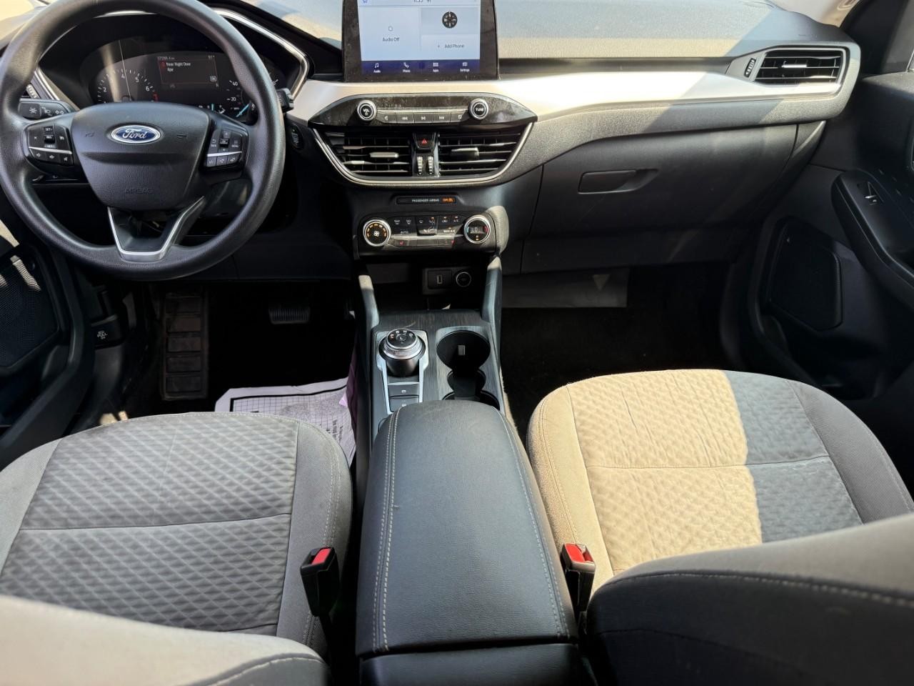 Ford Escape Vehicle Full-screen Gallery Image 11
