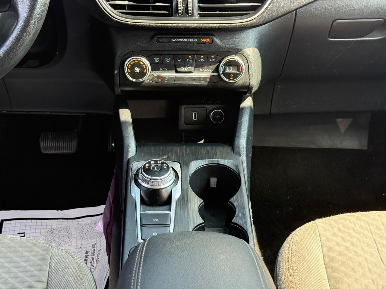 Ford Escape Vehicle Full-screen Gallery Image 15