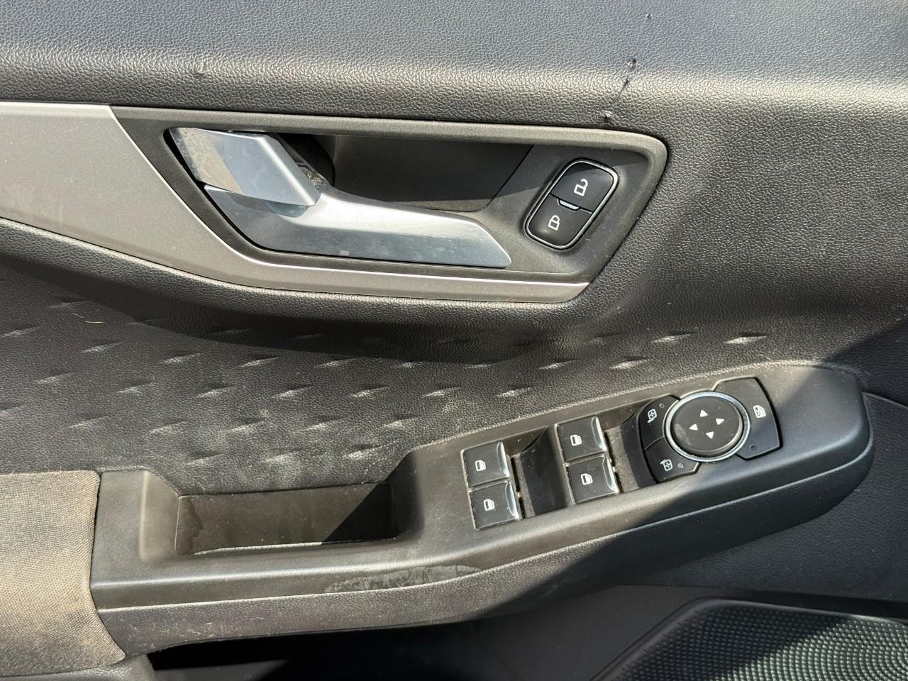 Ford Escape Vehicle Full-screen Gallery Image 16