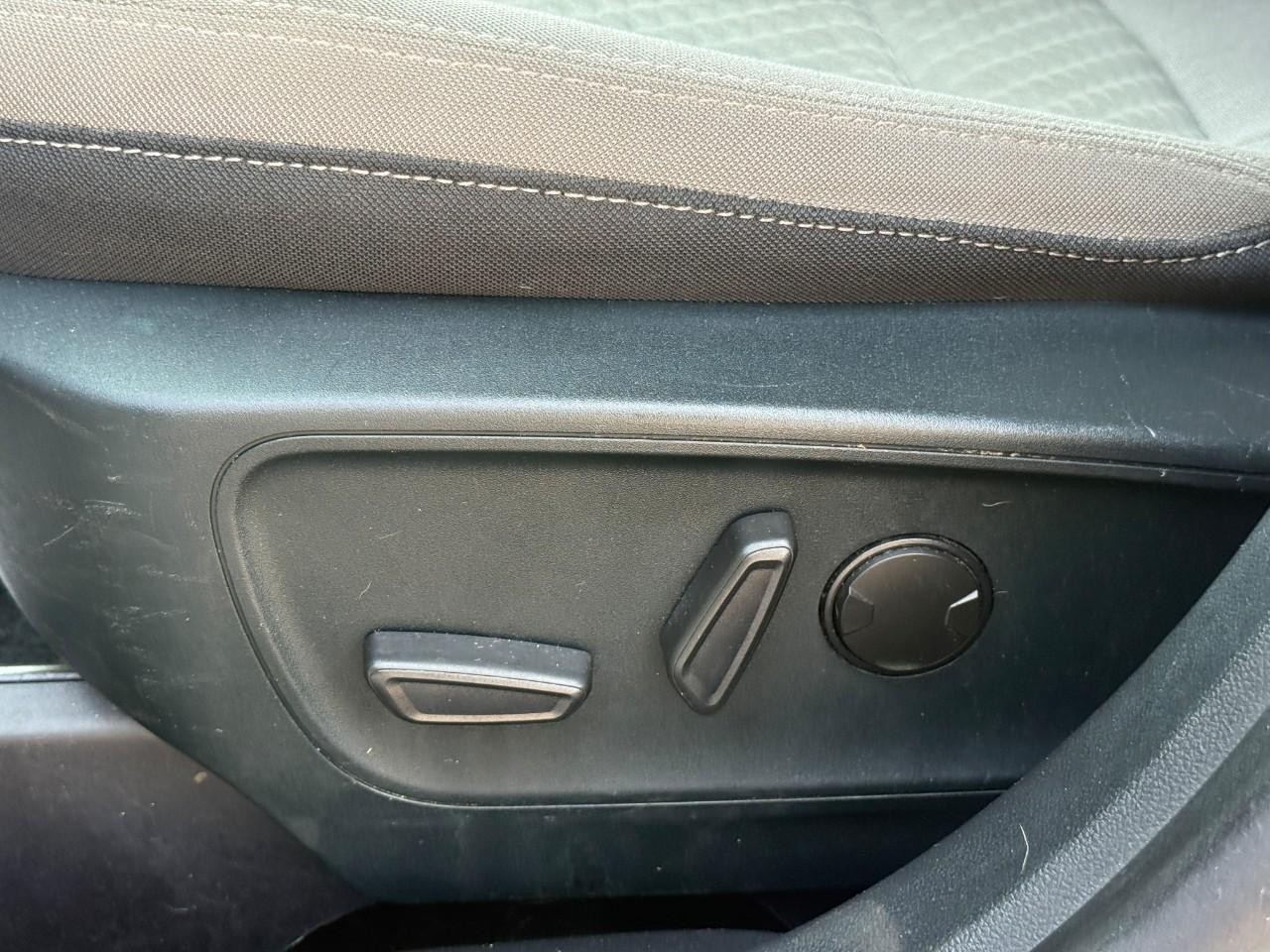 Ford Escape Vehicle Full-screen Gallery Image 19
