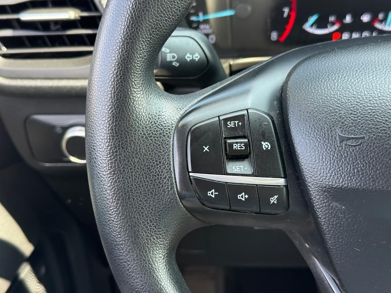 Ford Escape Vehicle Full-screen Gallery Image 20