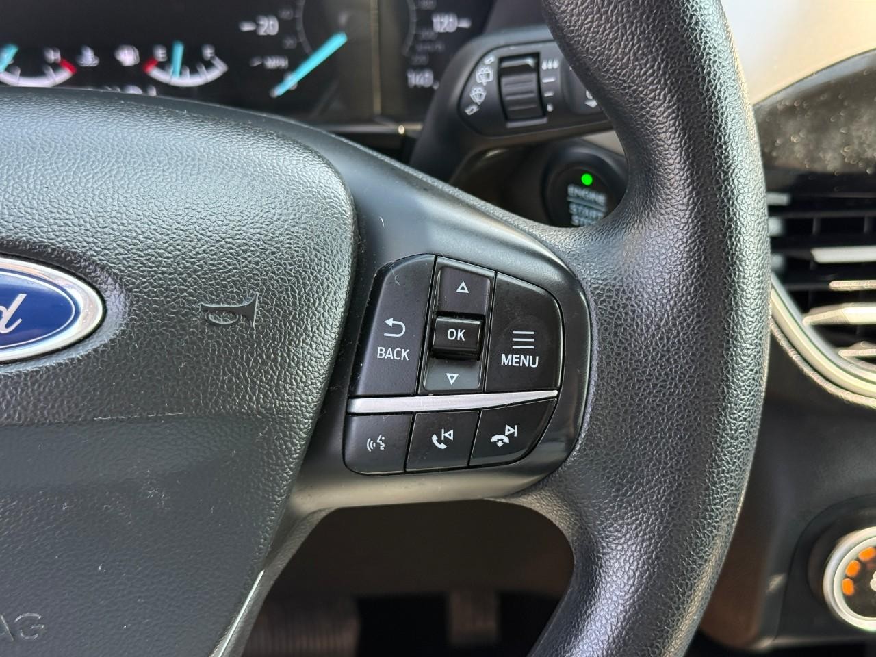 Ford Escape Vehicle Full-screen Gallery Image 21