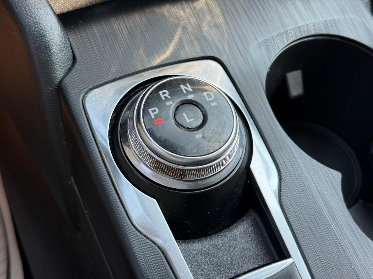Ford Escape Vehicle Full-screen Gallery Image 23