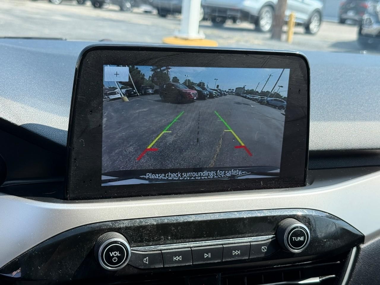 Ford Escape Vehicle Full-screen Gallery Image 24
