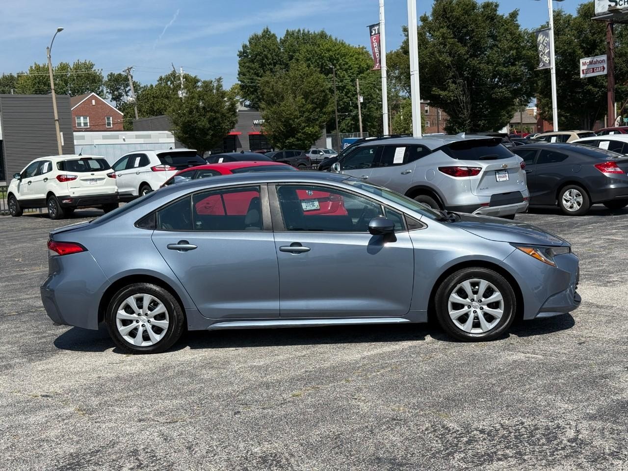 Toyota Corolla Vehicle Full-screen Gallery Image 05