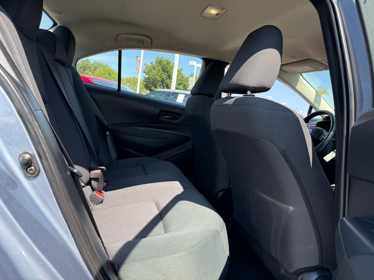 Toyota Corolla Vehicle Full-screen Gallery Image 07