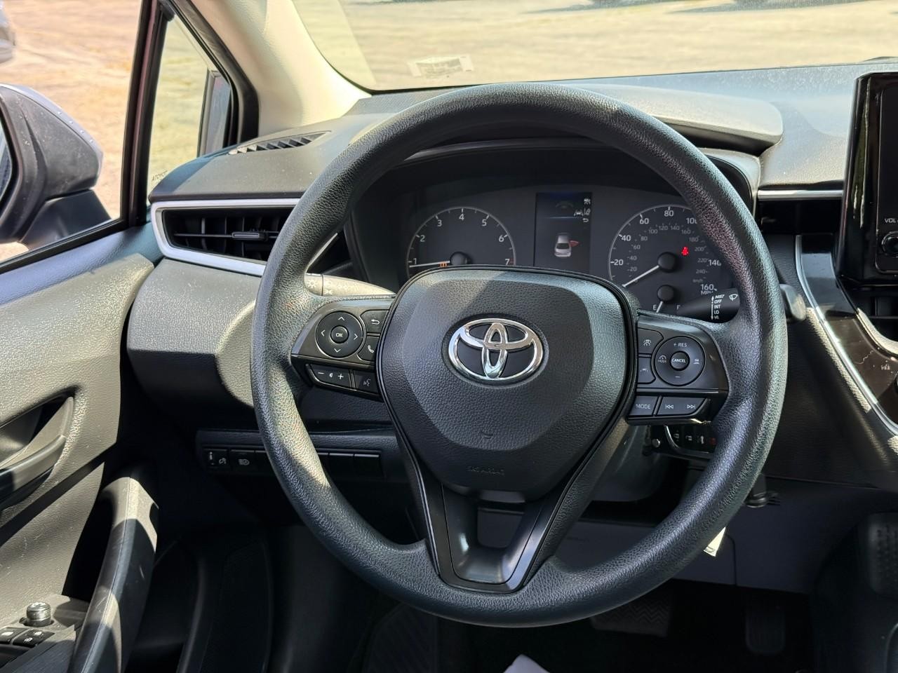 Toyota Corolla Vehicle Full-screen Gallery Image 09