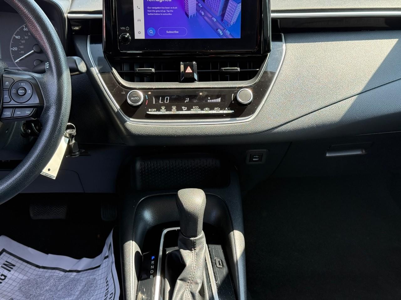 Toyota Corolla Vehicle Full-screen Gallery Image 11