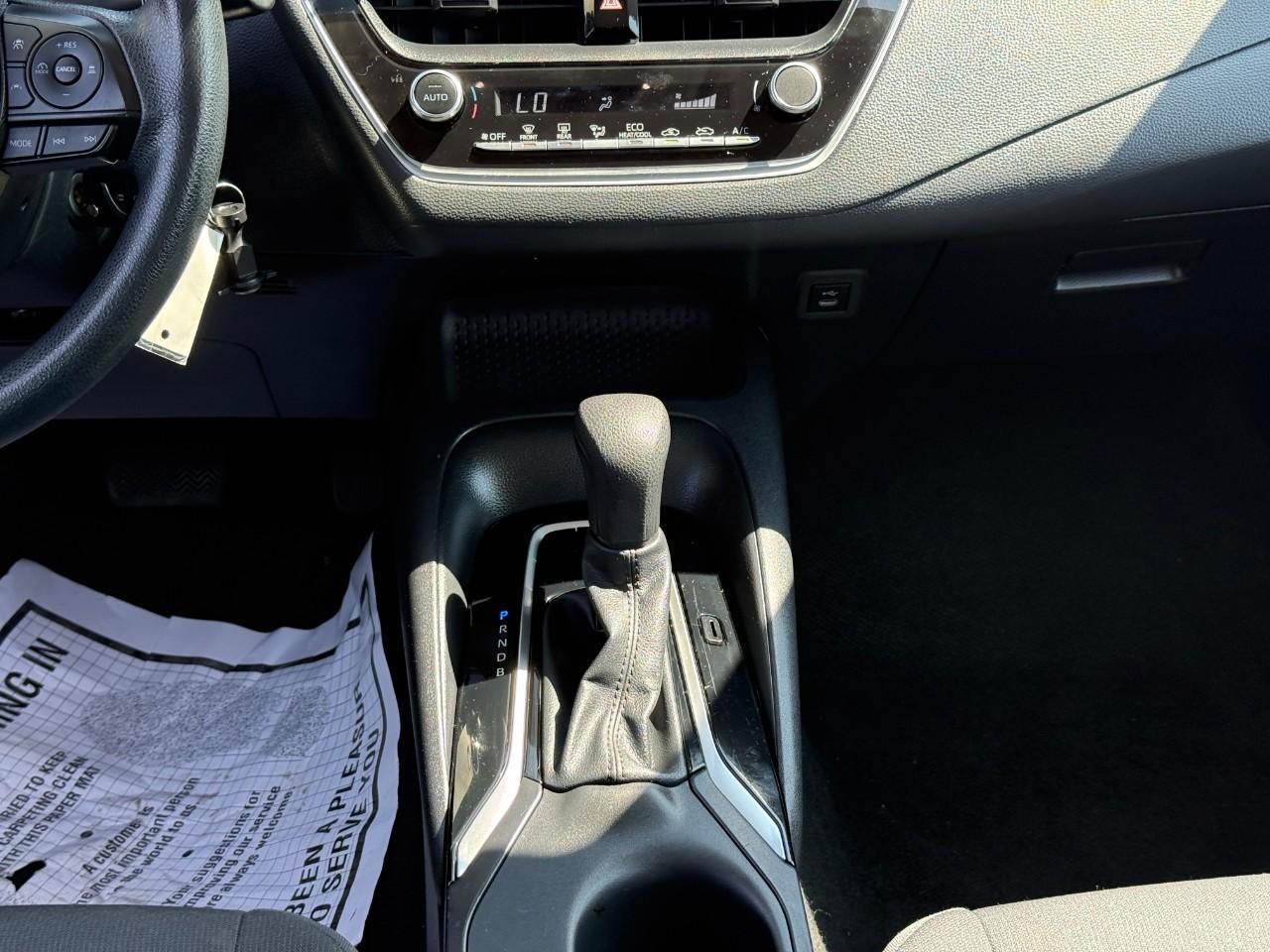 Toyota Corolla Vehicle Full-screen Gallery Image 12