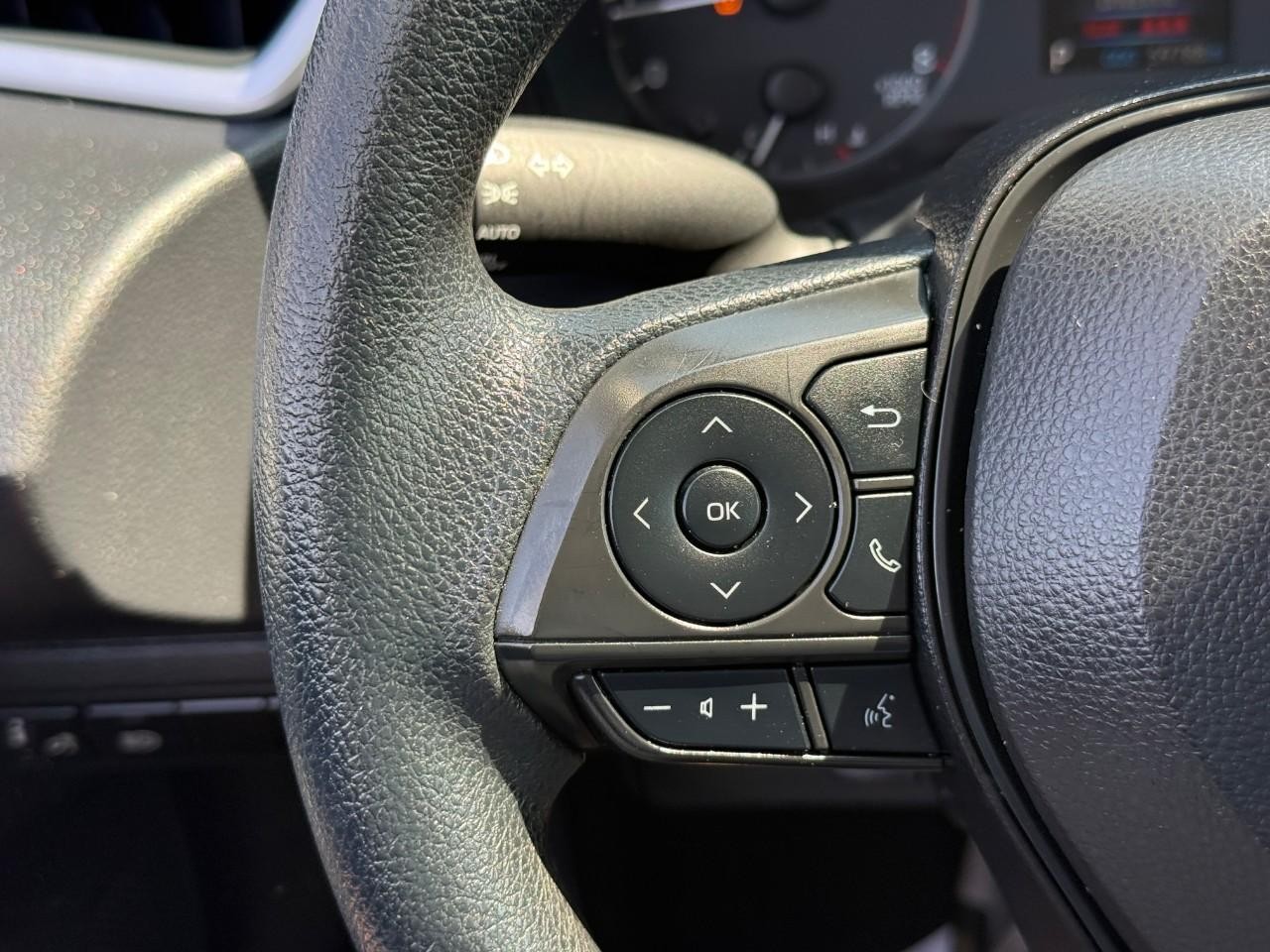 Toyota Corolla Vehicle Full-screen Gallery Image 16
