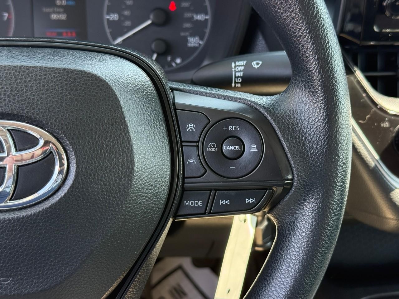 Toyota Corolla Vehicle Full-screen Gallery Image 17