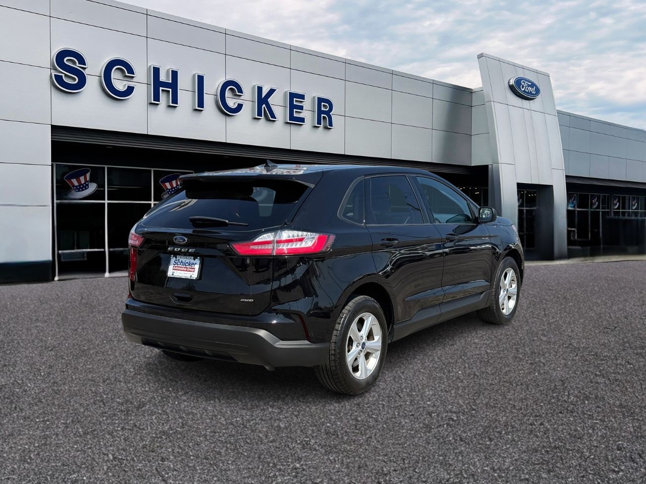 Ford Edge Vehicle Full-screen Gallery Image 02