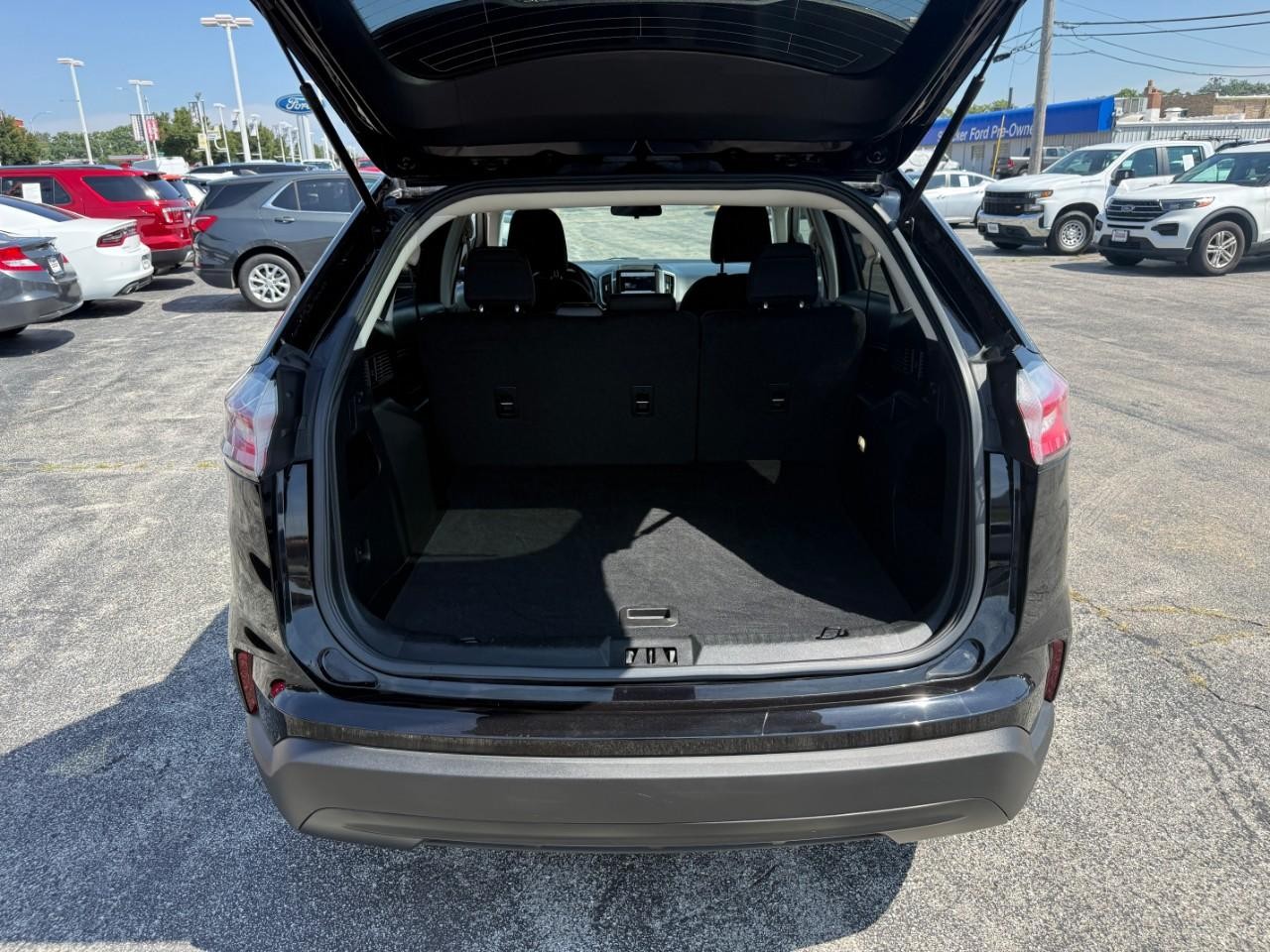 Ford Edge Vehicle Full-screen Gallery Image 08