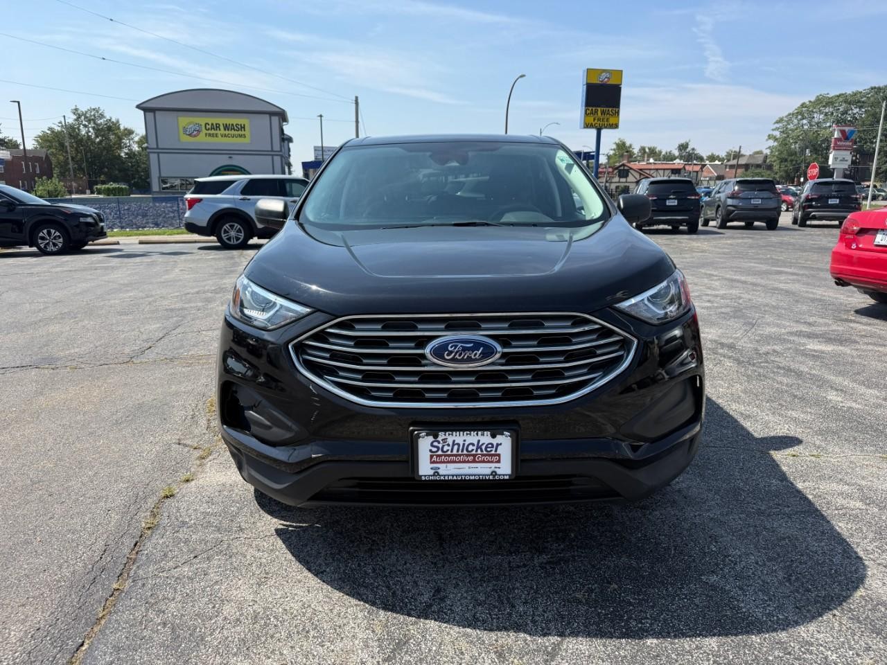 Ford Edge Vehicle Full-screen Gallery Image 10