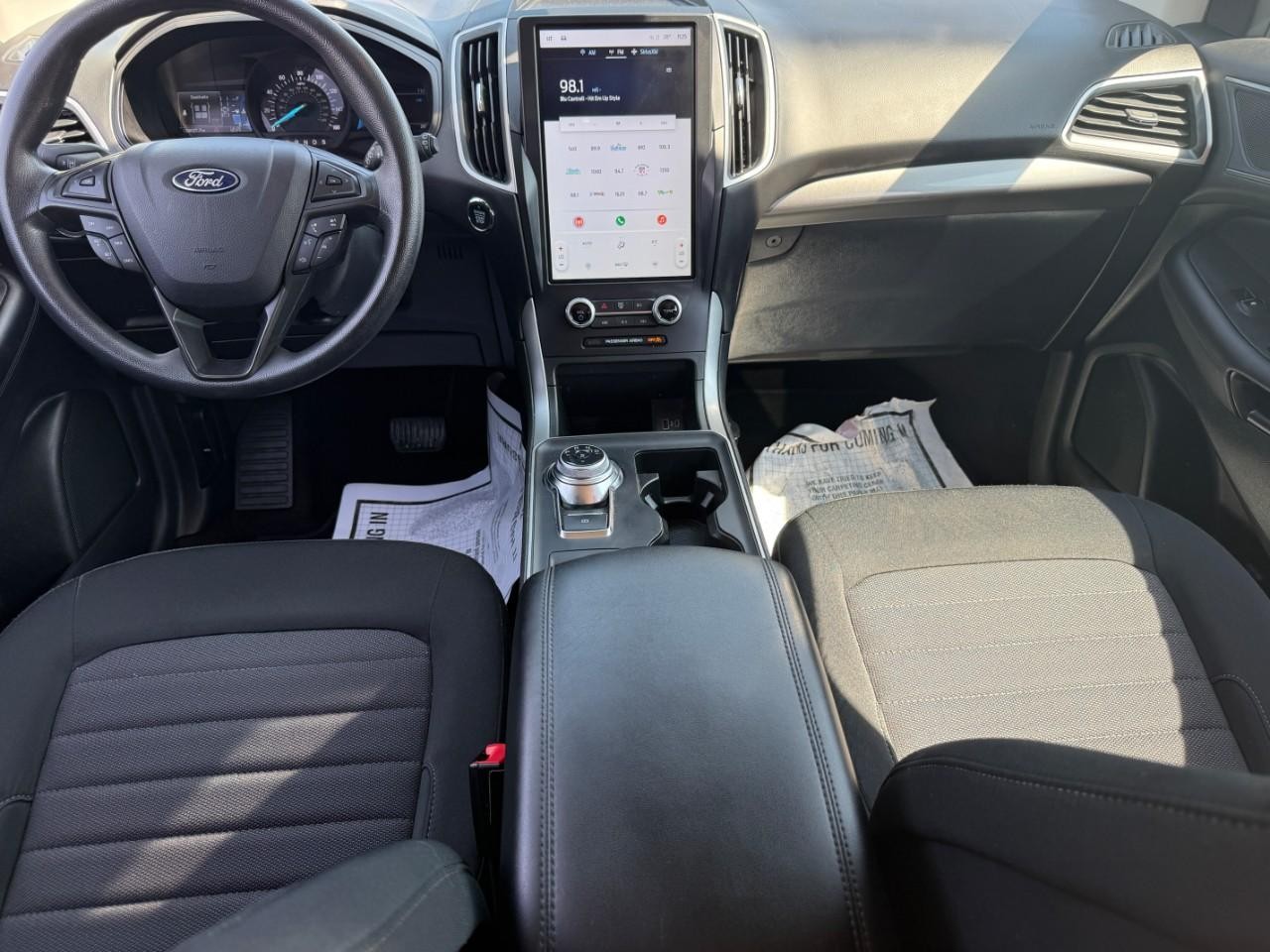 Ford Edge Vehicle Full-screen Gallery Image 12