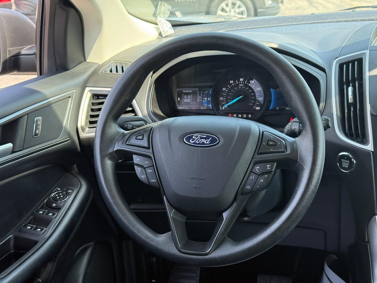 Ford Edge Vehicle Full-screen Gallery Image 13