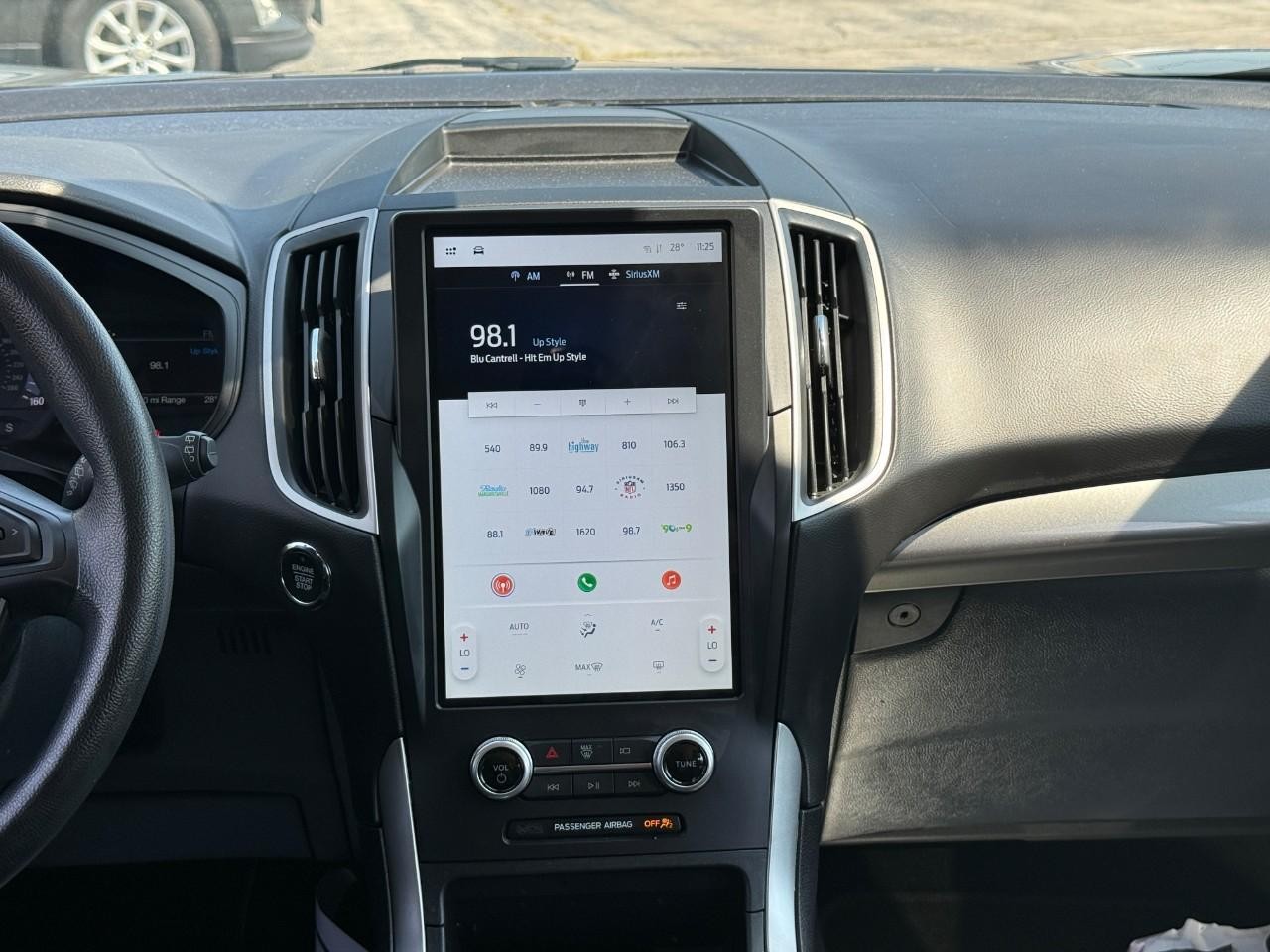 Ford Edge Vehicle Full-screen Gallery Image 14