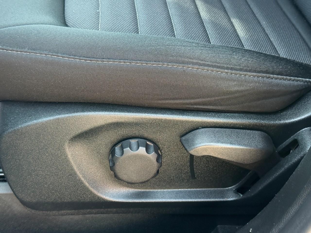 Ford Edge Vehicle Full-screen Gallery Image 19