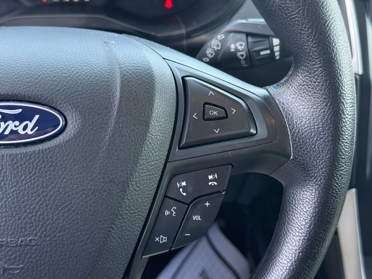 Ford Edge Vehicle Full-screen Gallery Image 21