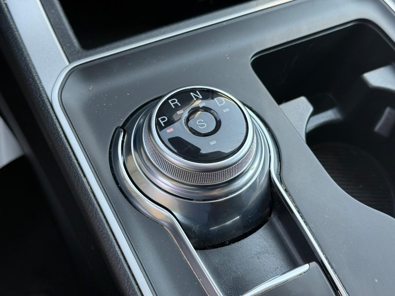 Ford Edge Vehicle Full-screen Gallery Image 23