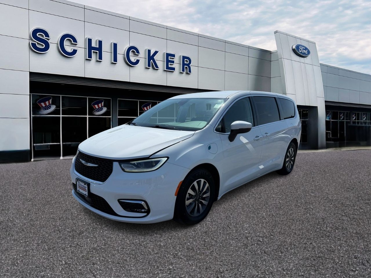 Chrysler Pacifica Vehicle Full-screen Gallery Image 04