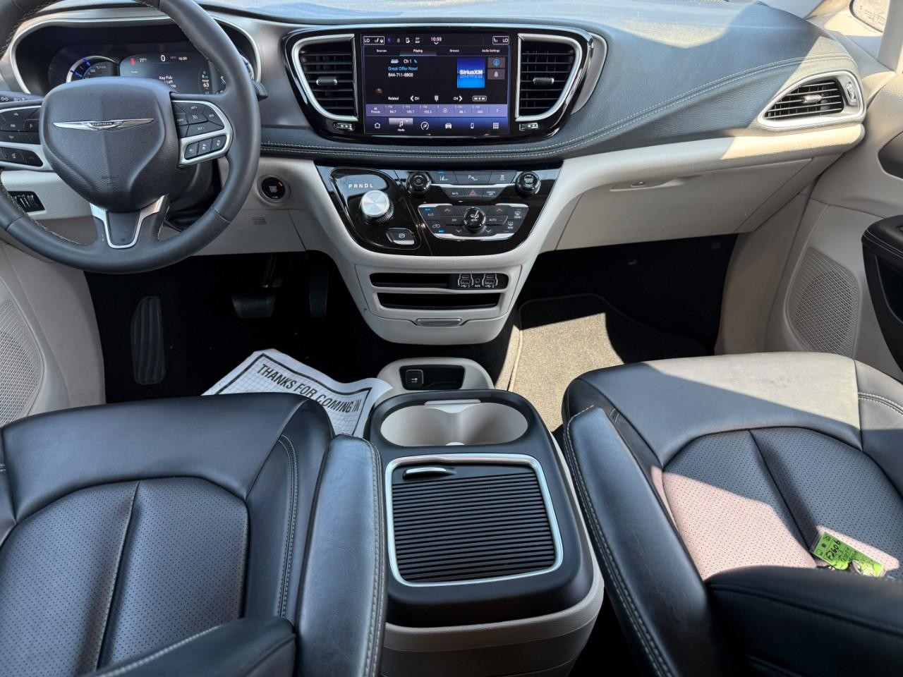 Chrysler Pacifica Vehicle Full-screen Gallery Image 13
