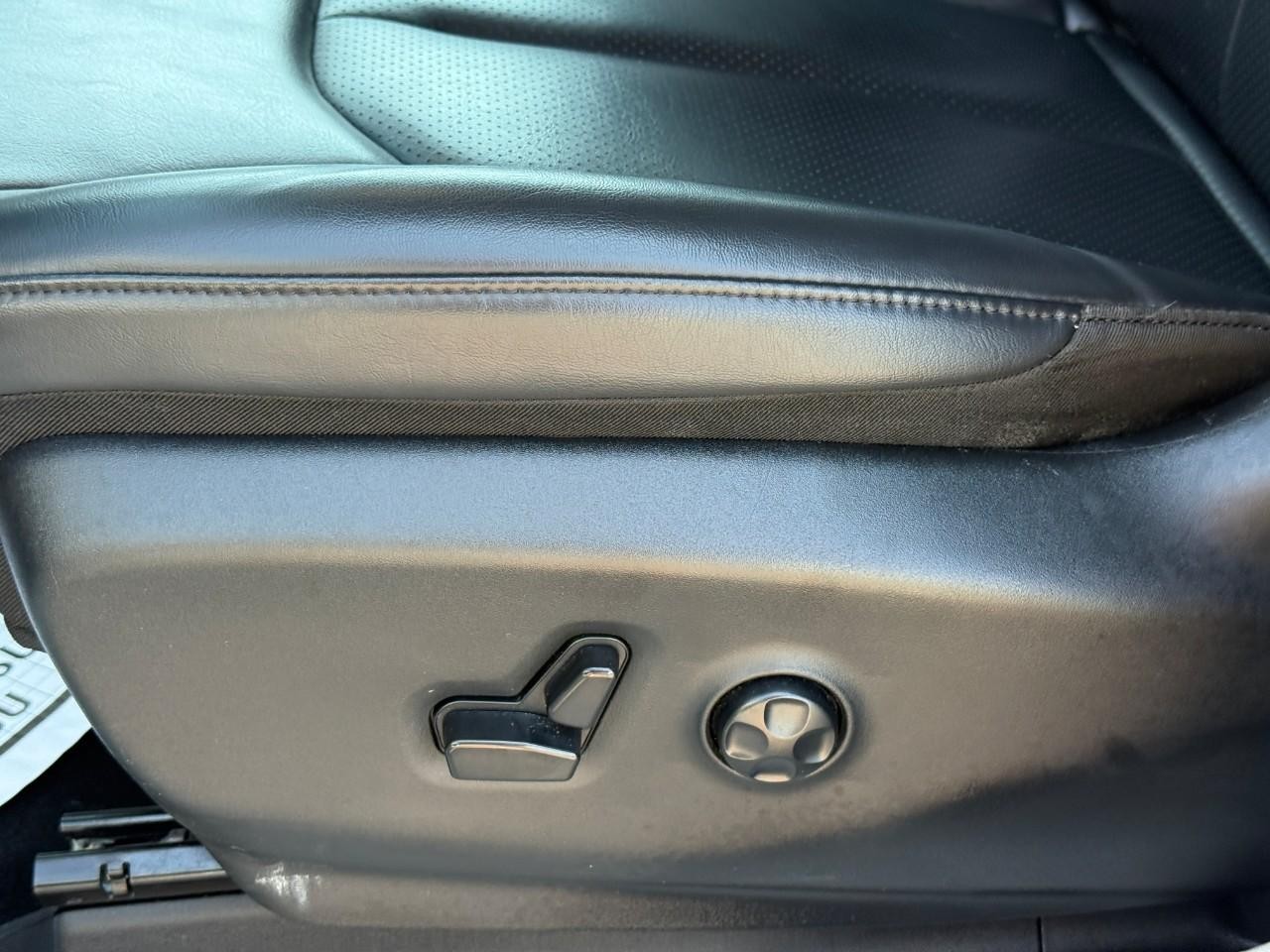 Chrysler Pacifica Vehicle Full-screen Gallery Image 19