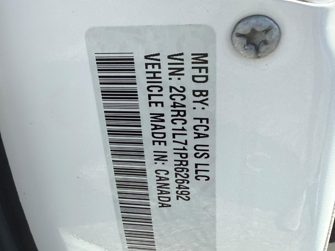 Chrysler Pacifica Vehicle Full-screen Gallery Image 26