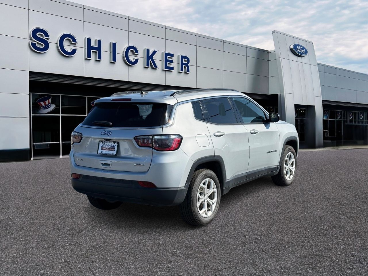 Jeep Compass Vehicle Full-screen Gallery Image 02
