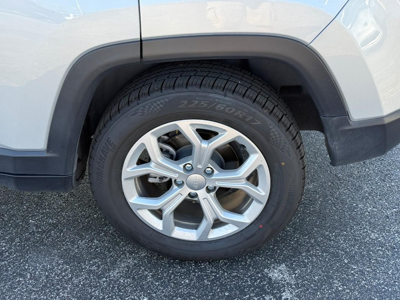 Jeep Compass Vehicle Full-screen Gallery Image 05