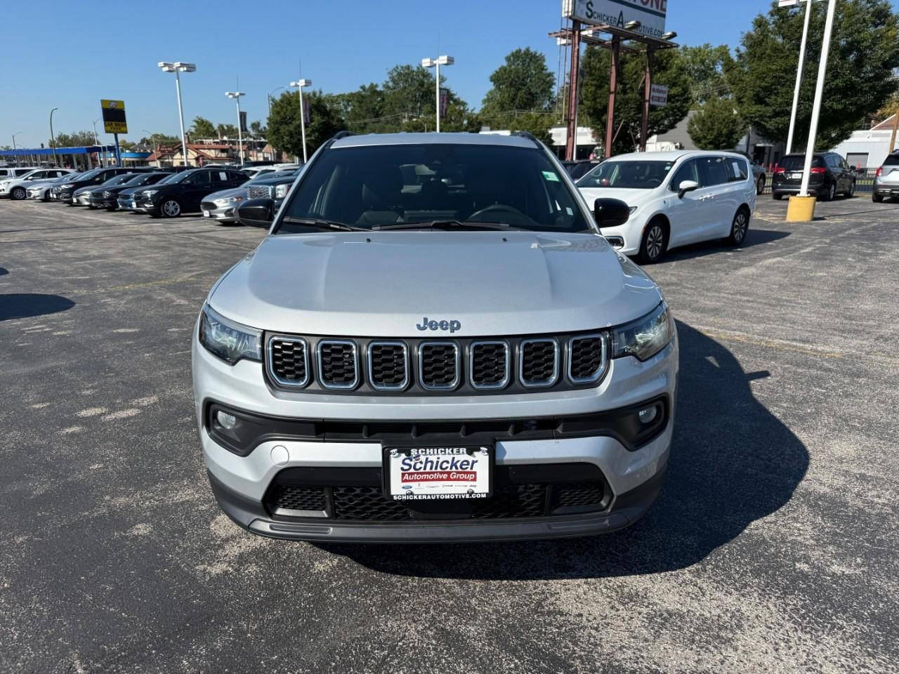 Jeep Compass Vehicle Full-screen Gallery Image 09