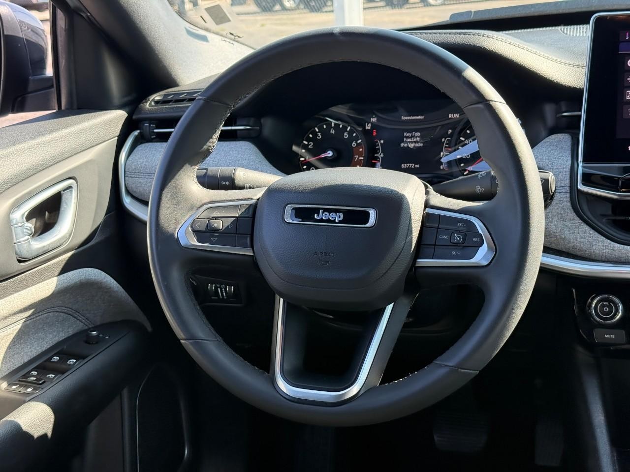 Jeep Compass Vehicle Full-screen Gallery Image 12