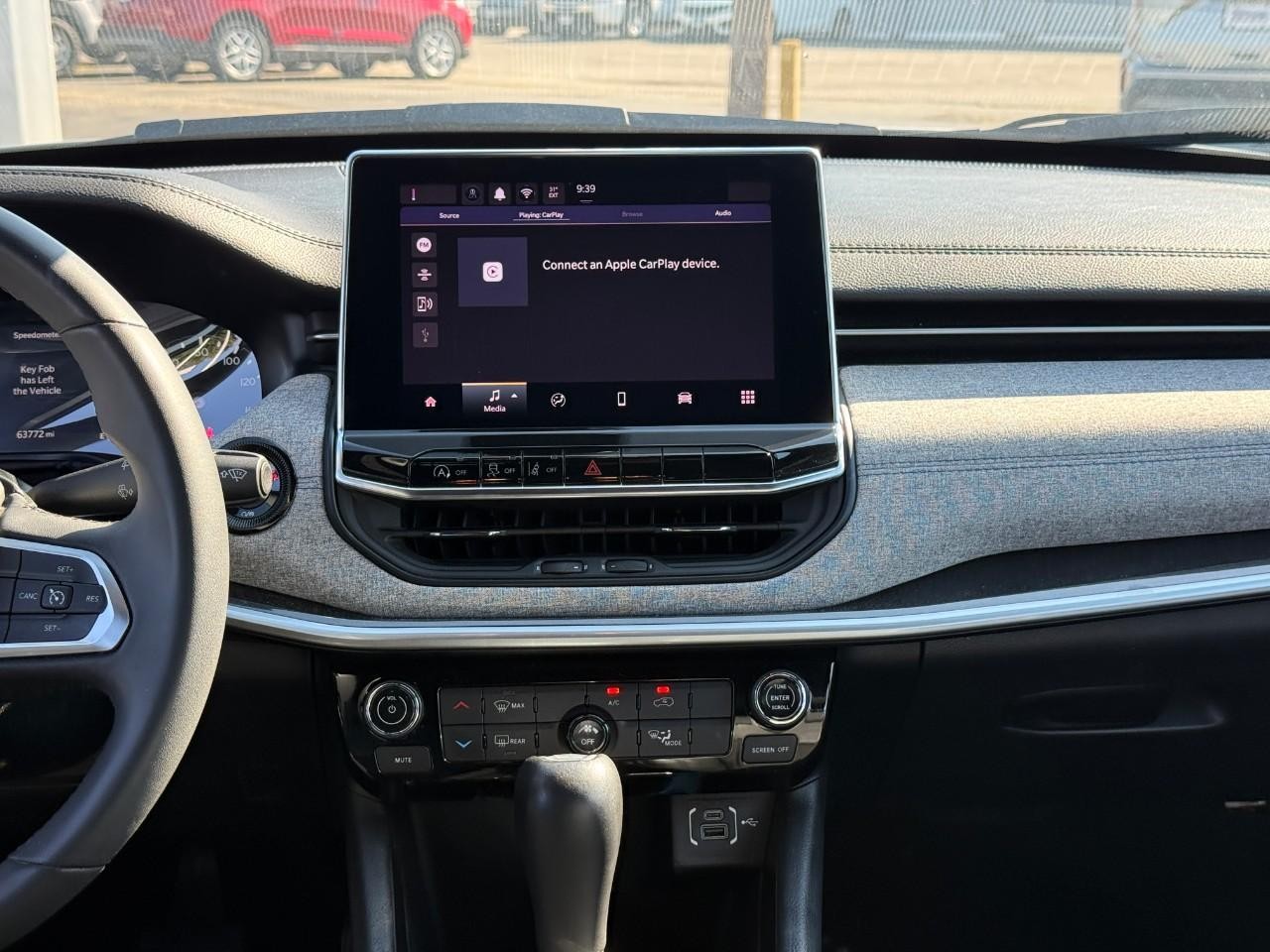 Jeep Compass Vehicle Full-screen Gallery Image 13
