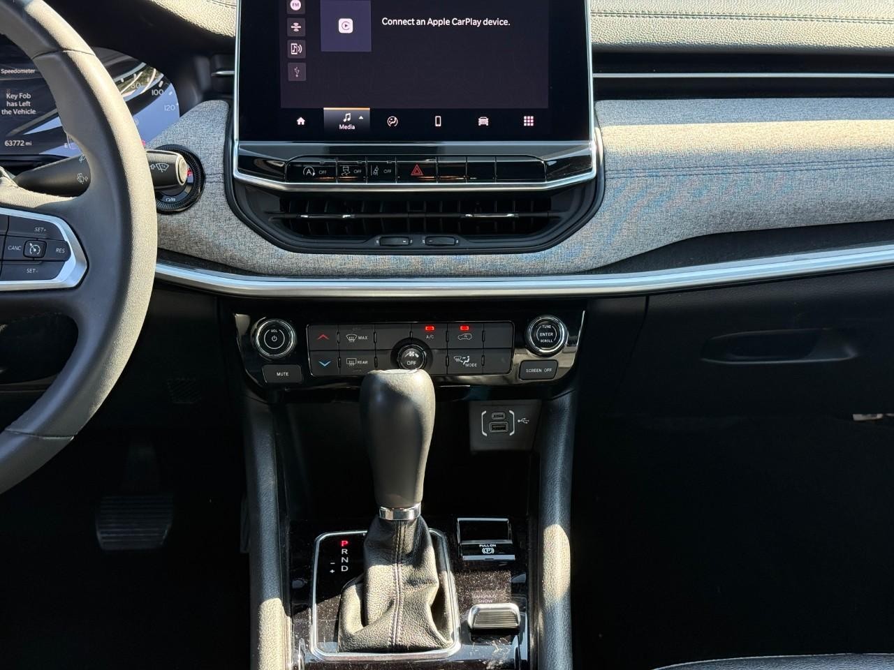 Jeep Compass Vehicle Full-screen Gallery Image 14
