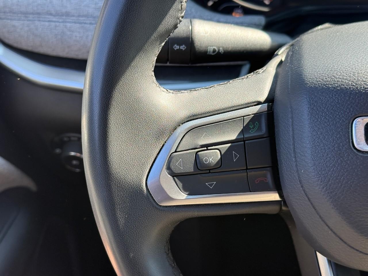 Jeep Compass Vehicle Full-screen Gallery Image 19