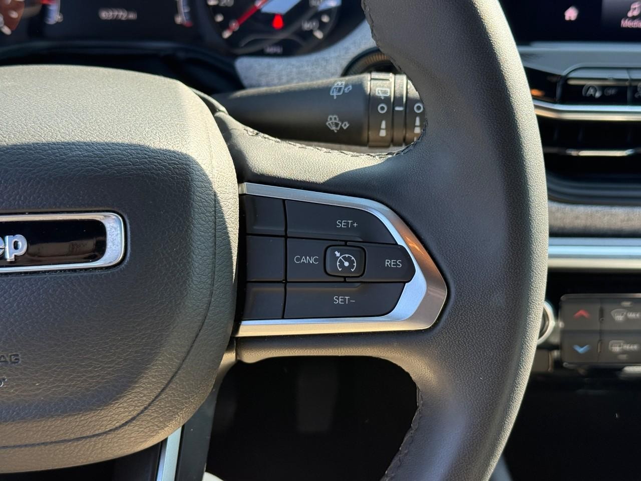 Jeep Compass Vehicle Full-screen Gallery Image 20