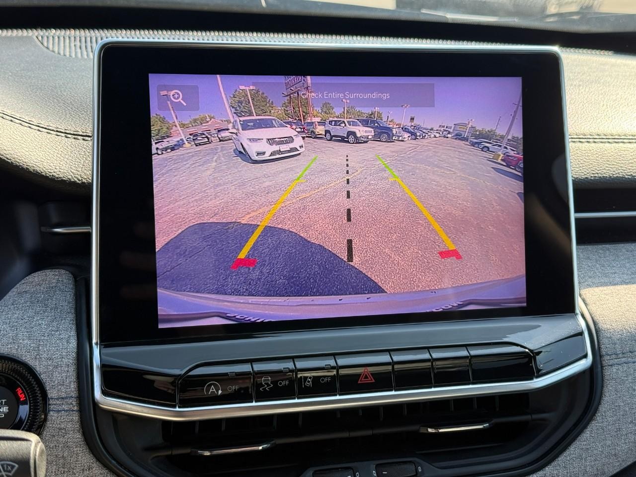 Jeep Compass Vehicle Full-screen Gallery Image 23